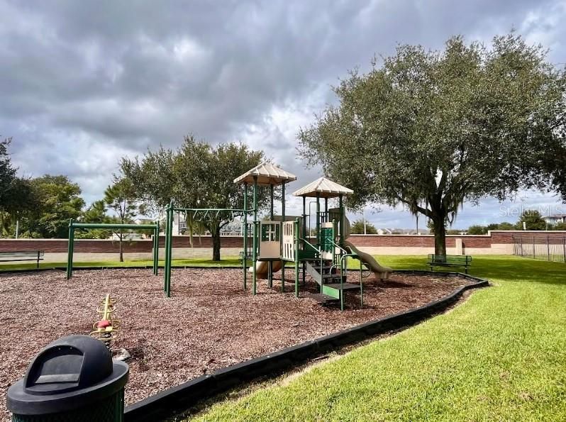 Activo con contrato: $949,000 (5 camas, 3 baños, 3662 Pies cuadrados)