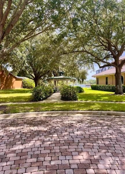 Activo con contrato: $949,000 (5 camas, 3 baños, 3662 Pies cuadrados)