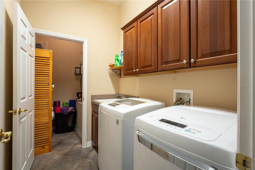 Activo con contrato: $949,000 (5 camas, 3 baños, 3662 Pies cuadrados)