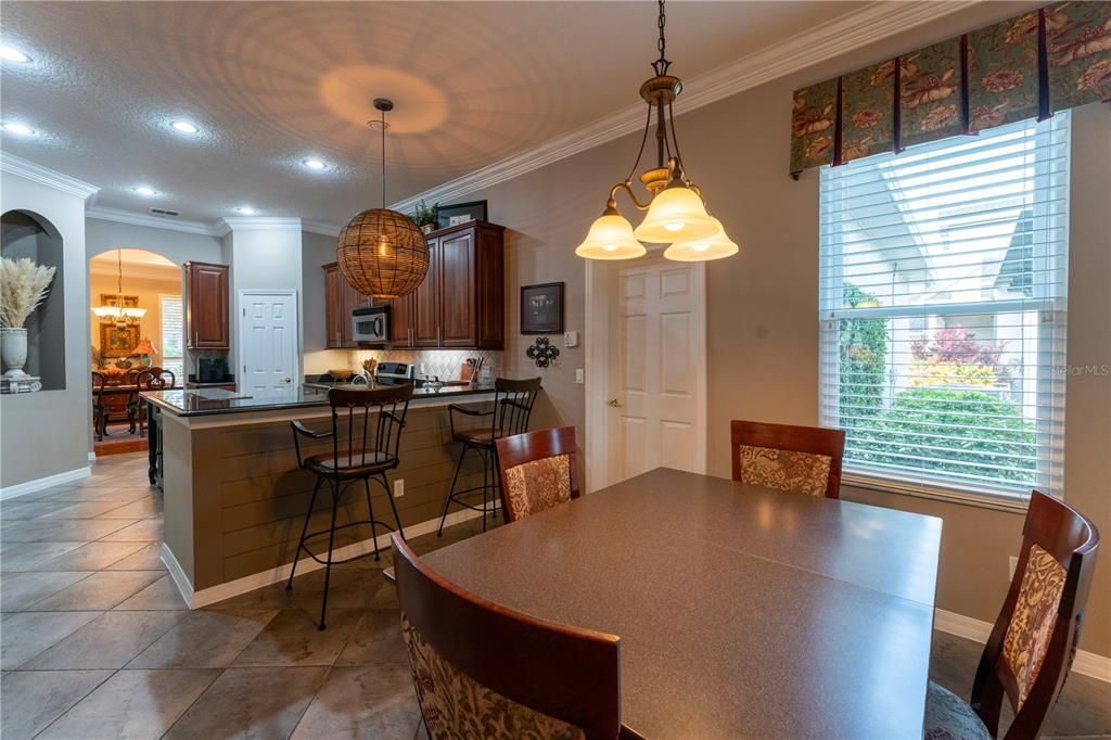 Activo con contrato: $949,000 (5 camas, 3 baños, 3662 Pies cuadrados)