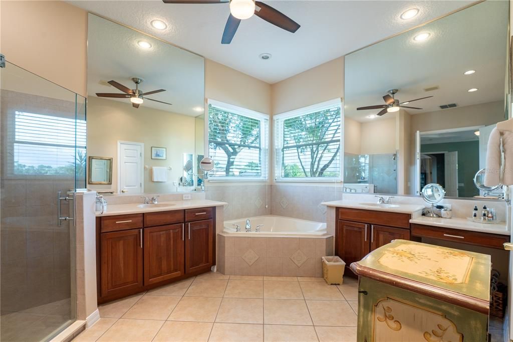 Activo con contrato: $949,000 (5 camas, 3 baños, 3662 Pies cuadrados)