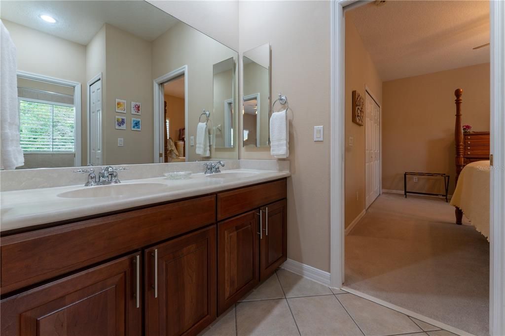 Activo con contrato: $949,000 (5 camas, 3 baños, 3662 Pies cuadrados)