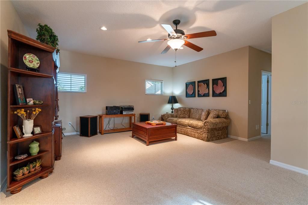 Activo con contrato: $949,000 (5 camas, 3 baños, 3662 Pies cuadrados)