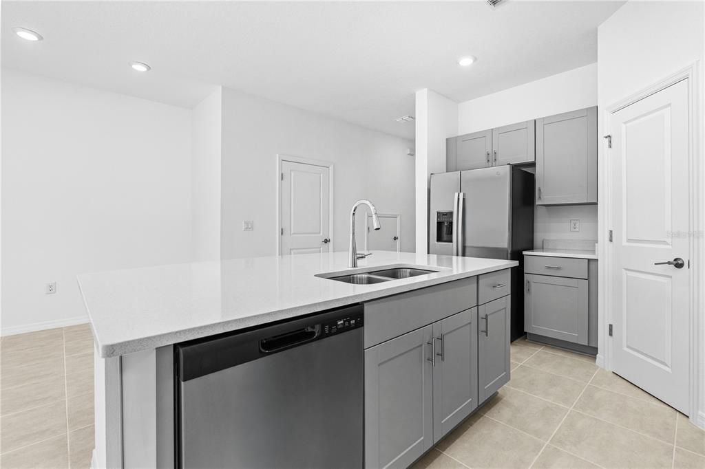 В аренду: $1,750 (3 спален, 2 ванн, 1373 Квадратных фут)