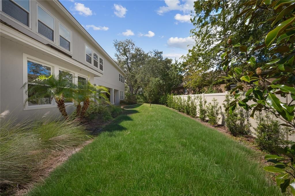 For Sale: $1,950,000 (6 beds, 6 baths, 5226 Square Feet)