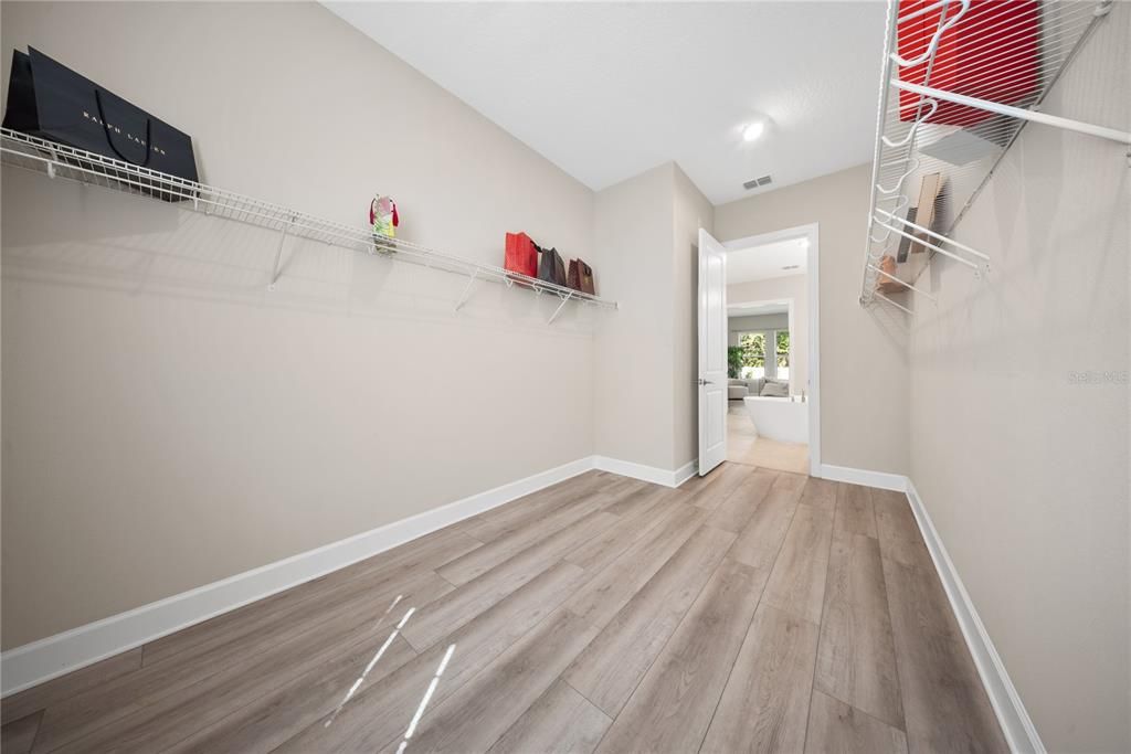 For Sale: $1,950,000 (6 beds, 6 baths, 5226 Square Feet)