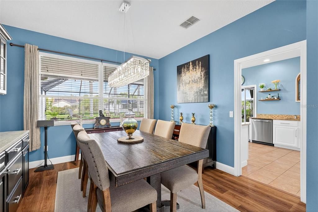 待售: $610,000 (4 贝兹, 2 浴室, 2526 平方英尺)