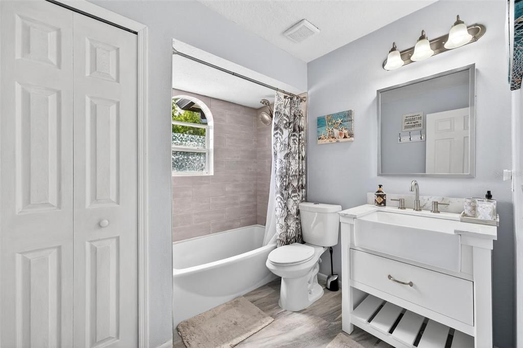 待售: $610,000 (4 贝兹, 2 浴室, 2526 平方英尺)