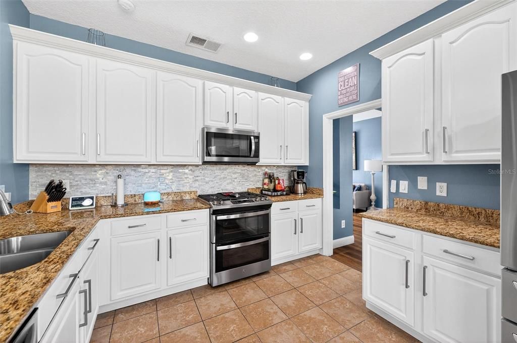 待售: $610,000 (4 贝兹, 2 浴室, 2526 平方英尺)