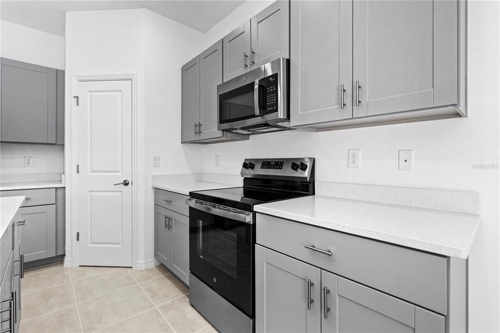 For Rent: $2,000 (3 beds, 2 baths, 1373 Square Feet)