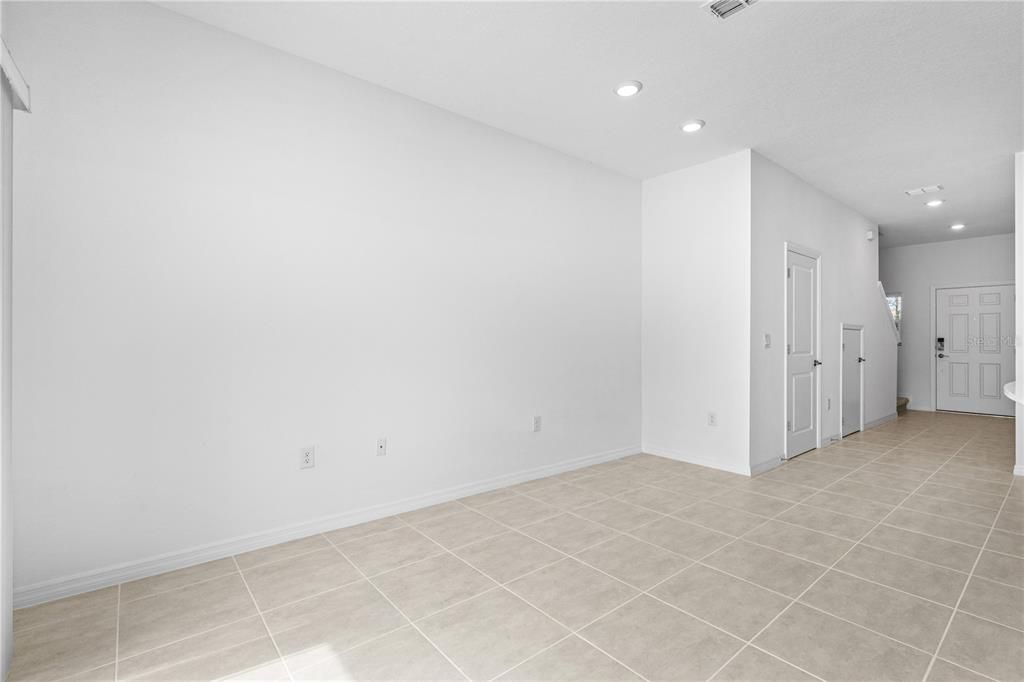 For Rent: $2,000 (3 beds, 2 baths, 1373 Square Feet)