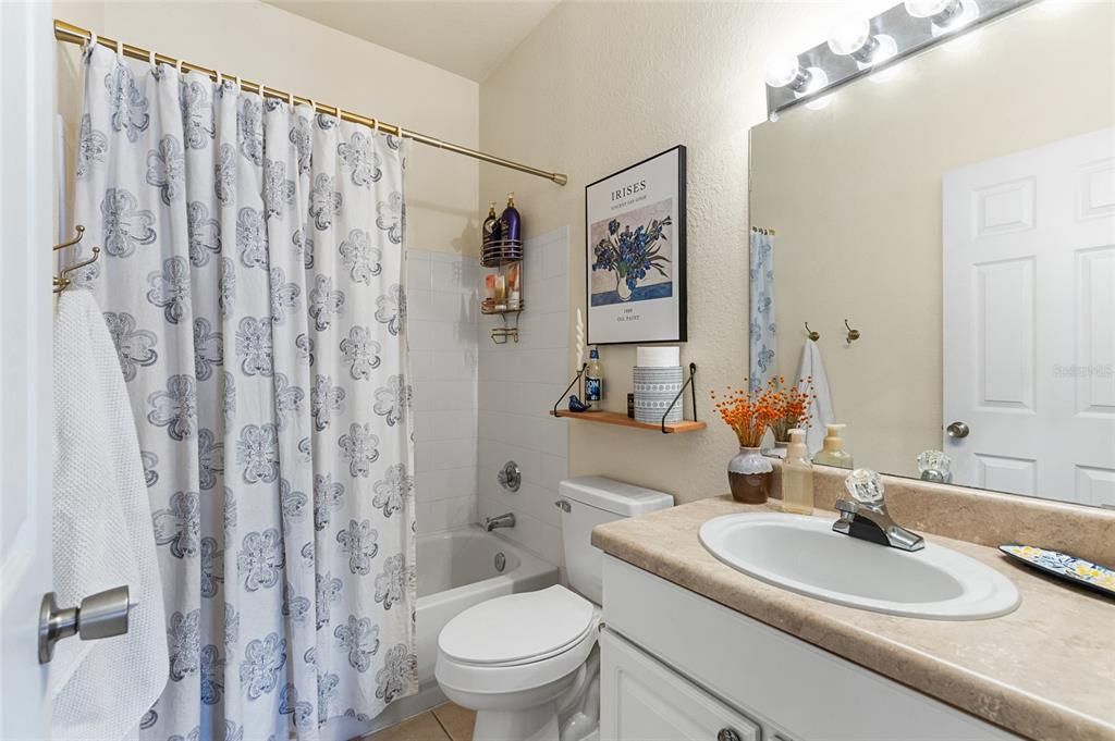 Active With Contract: $199,900 (2 beds, 2 baths, 1275 Square Feet)