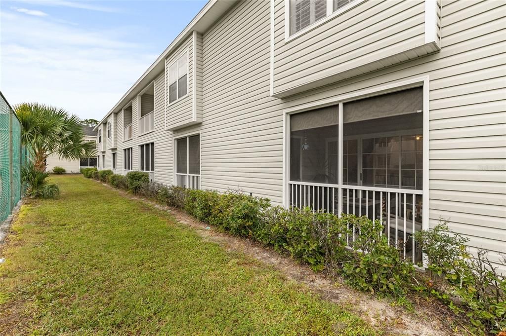 Active With Contract: $199,900 (2 beds, 2 baths, 1275 Square Feet)