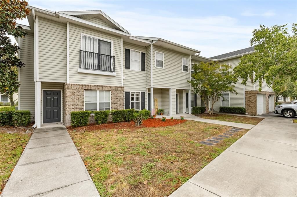 Active With Contract: $199,900 (2 beds, 2 baths, 1275 Square Feet)