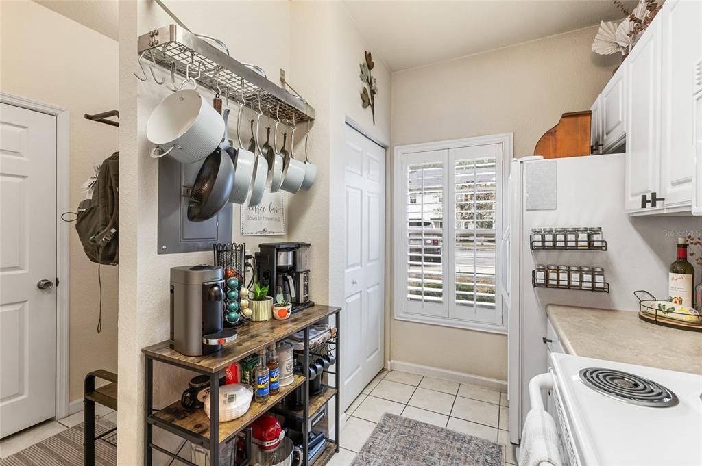 Active With Contract: $199,900 (2 beds, 2 baths, 1275 Square Feet)