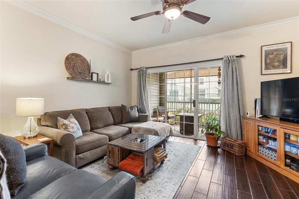 Active With Contract: $199,900 (2 beds, 2 baths, 1275 Square Feet)