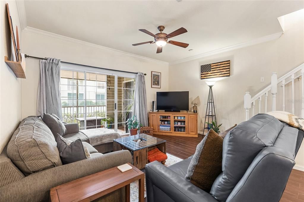 Active With Contract: $199,900 (2 beds, 2 baths, 1275 Square Feet)