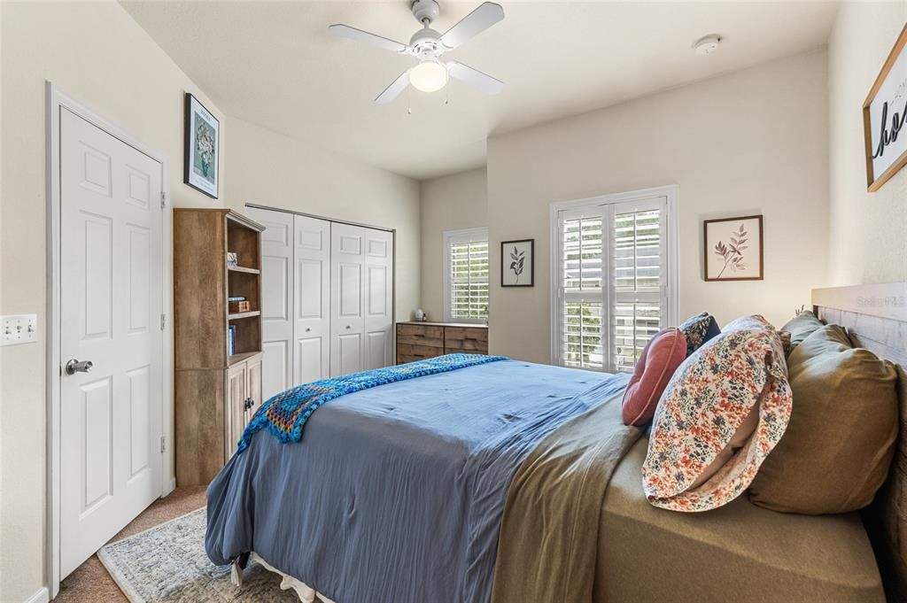 Active With Contract: $199,900 (2 beds, 2 baths, 1275 Square Feet)