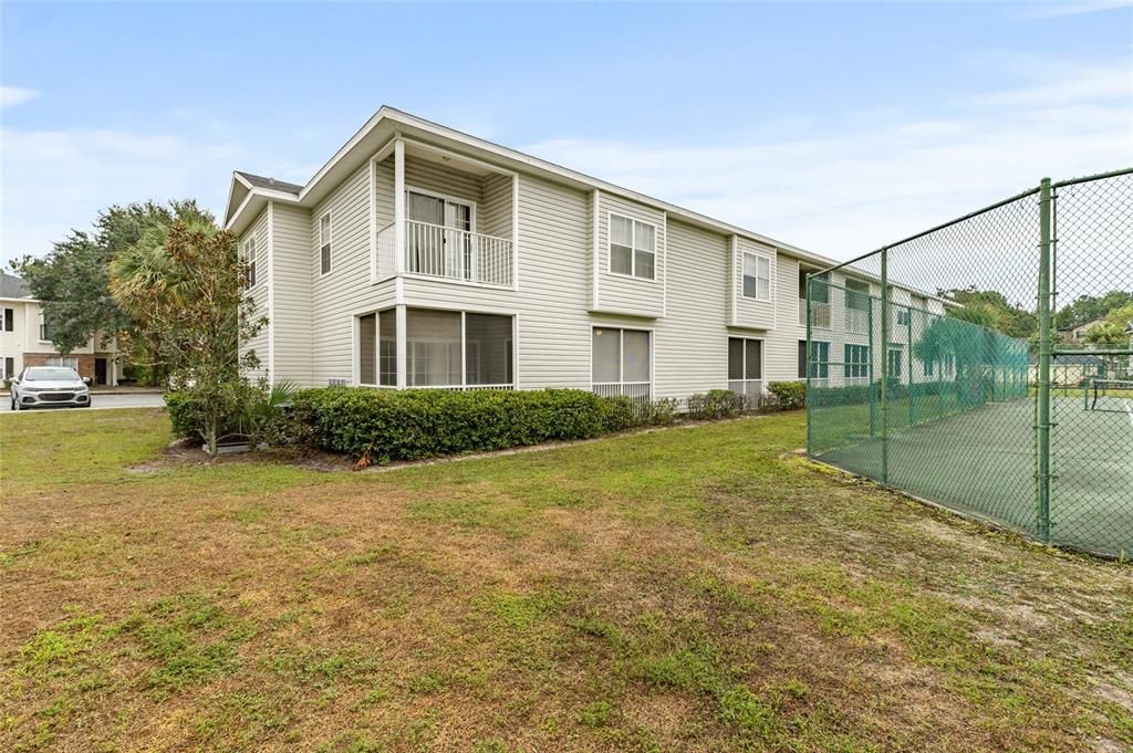 Active With Contract: $199,900 (2 beds, 2 baths, 1275 Square Feet)