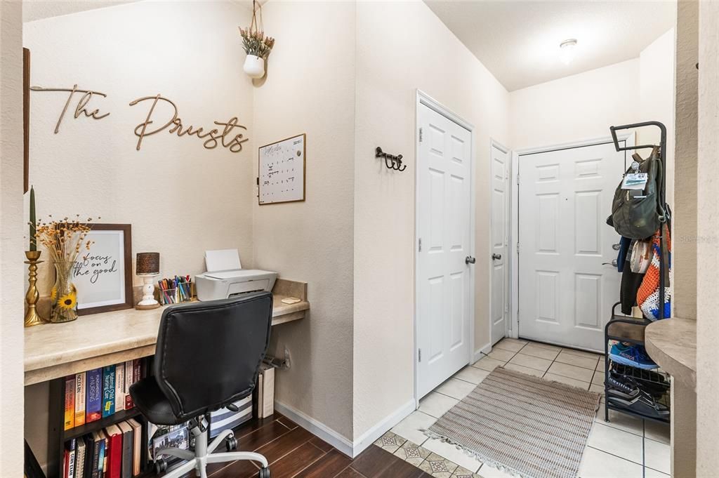 Active With Contract: $199,900 (2 beds, 2 baths, 1275 Square Feet)