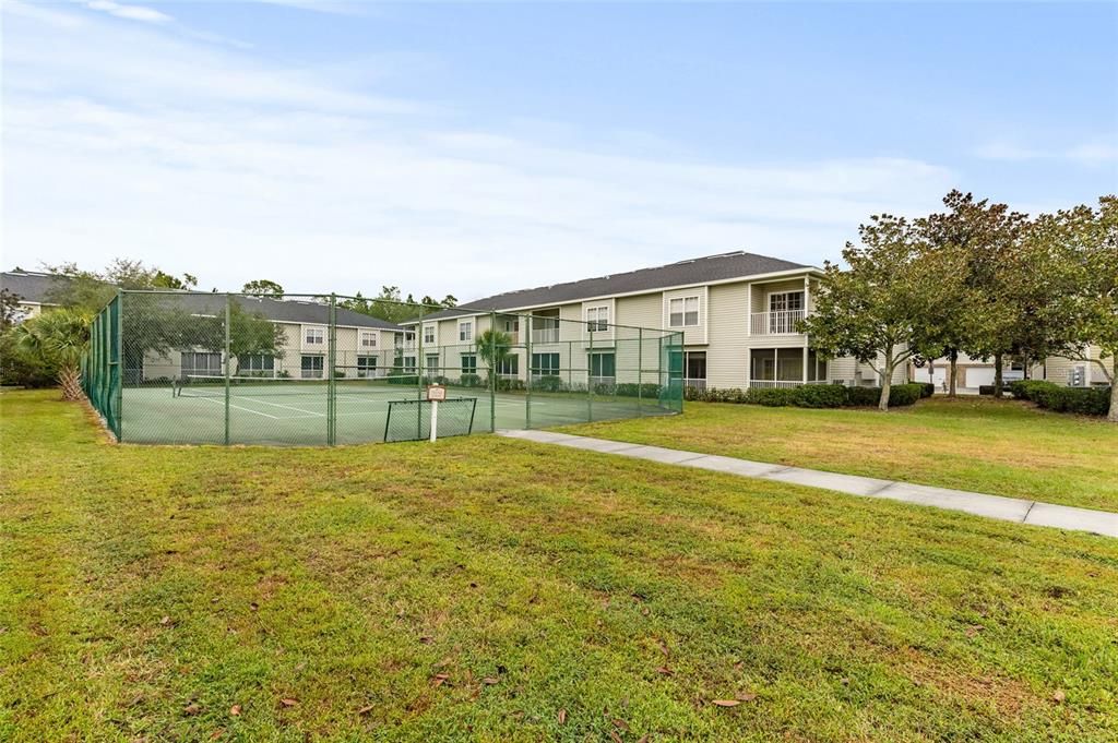 Active With Contract: $199,900 (2 beds, 2 baths, 1275 Square Feet)