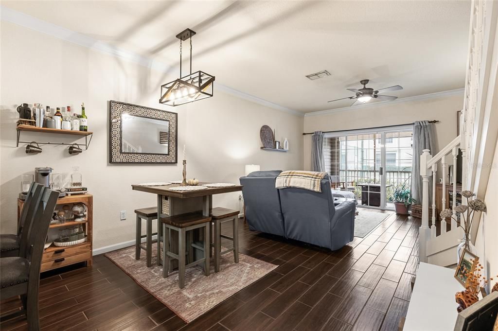 Active With Contract: $199,900 (2 beds, 2 baths, 1275 Square Feet)