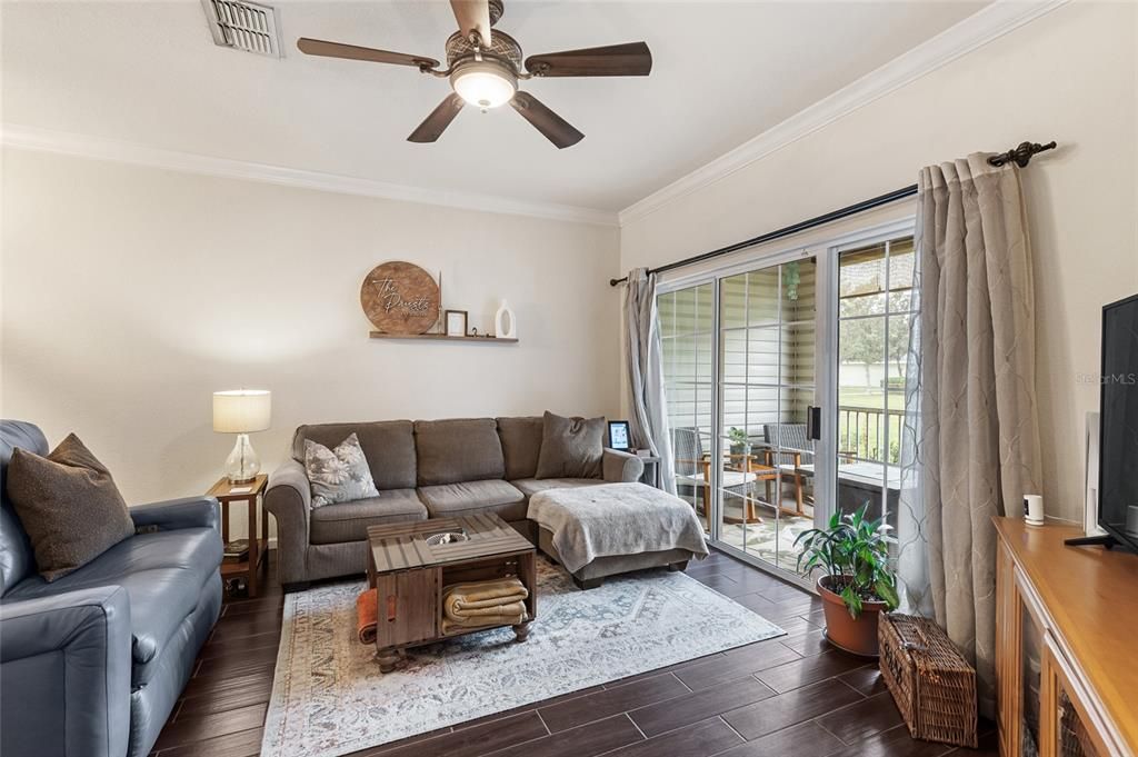 Active With Contract: $199,900 (2 beds, 2 baths, 1275 Square Feet)