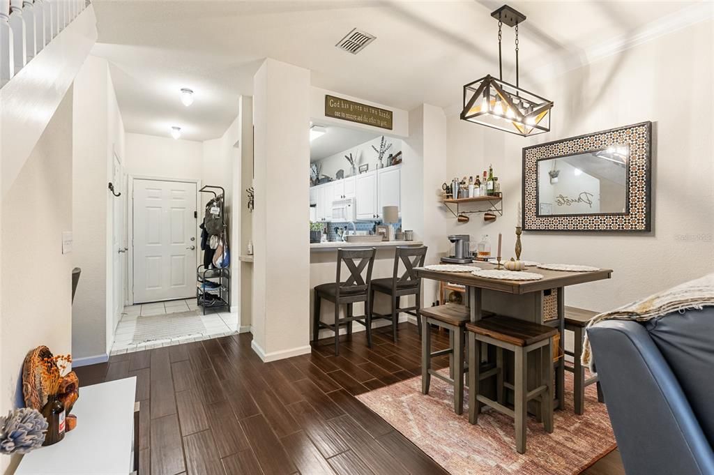 Active With Contract: $199,900 (2 beds, 2 baths, 1275 Square Feet)