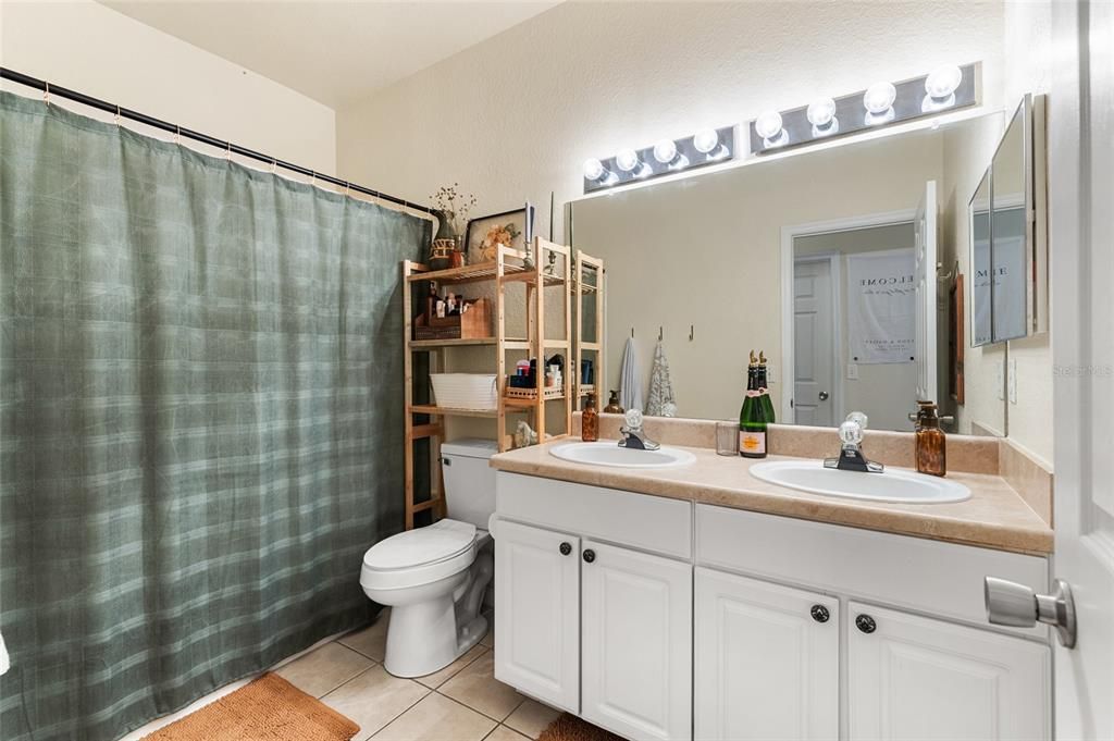 Active With Contract: $199,900 (2 beds, 2 baths, 1275 Square Feet)