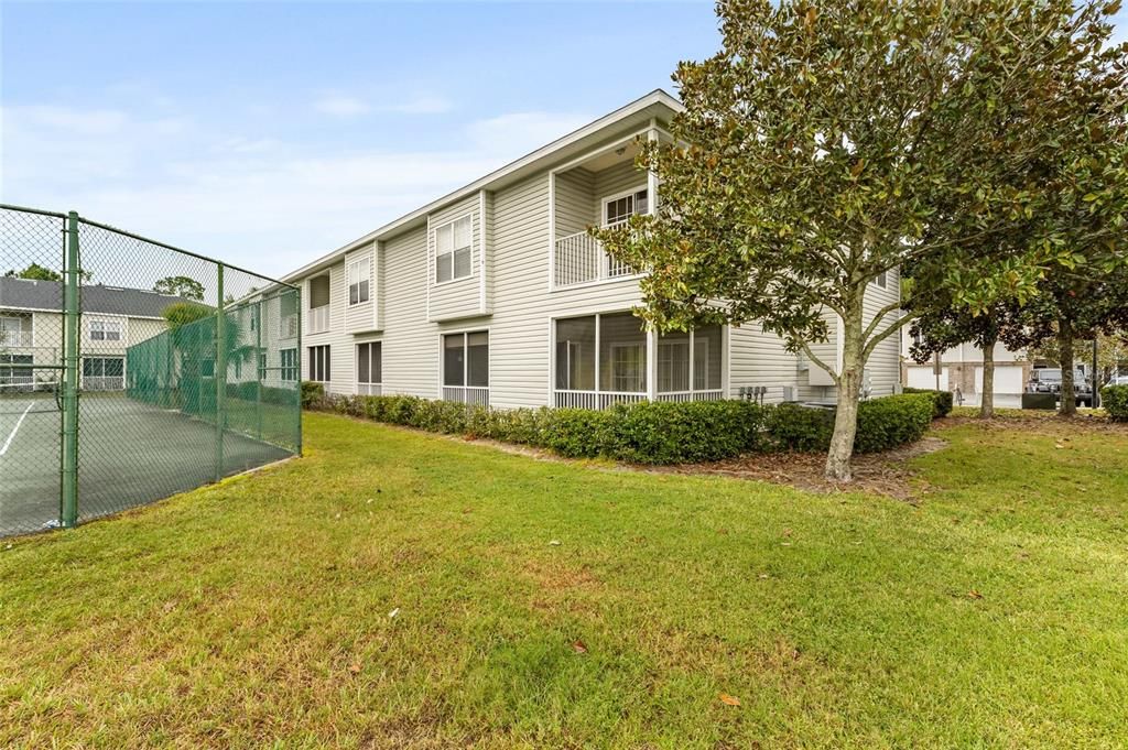 Active With Contract: $199,900 (2 beds, 2 baths, 1275 Square Feet)