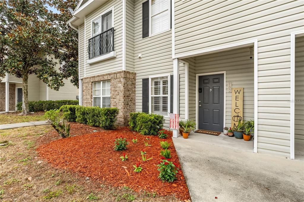 Active With Contract: $199,900 (2 beds, 2 baths, 1275 Square Feet)