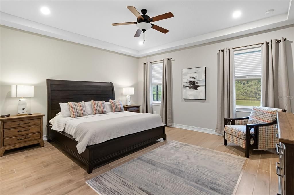 合同活跃: $995,000 (5 贝兹, 4 浴室, 3807 平方英尺)