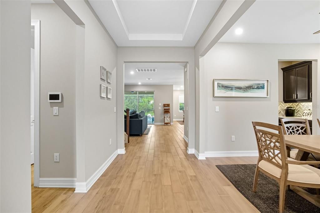 合同活跃: $995,000 (5 贝兹, 4 浴室, 3807 平方英尺)