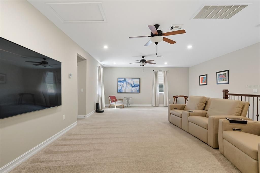 合同活跃: $995,000 (5 贝兹, 4 浴室, 3807 平方英尺)