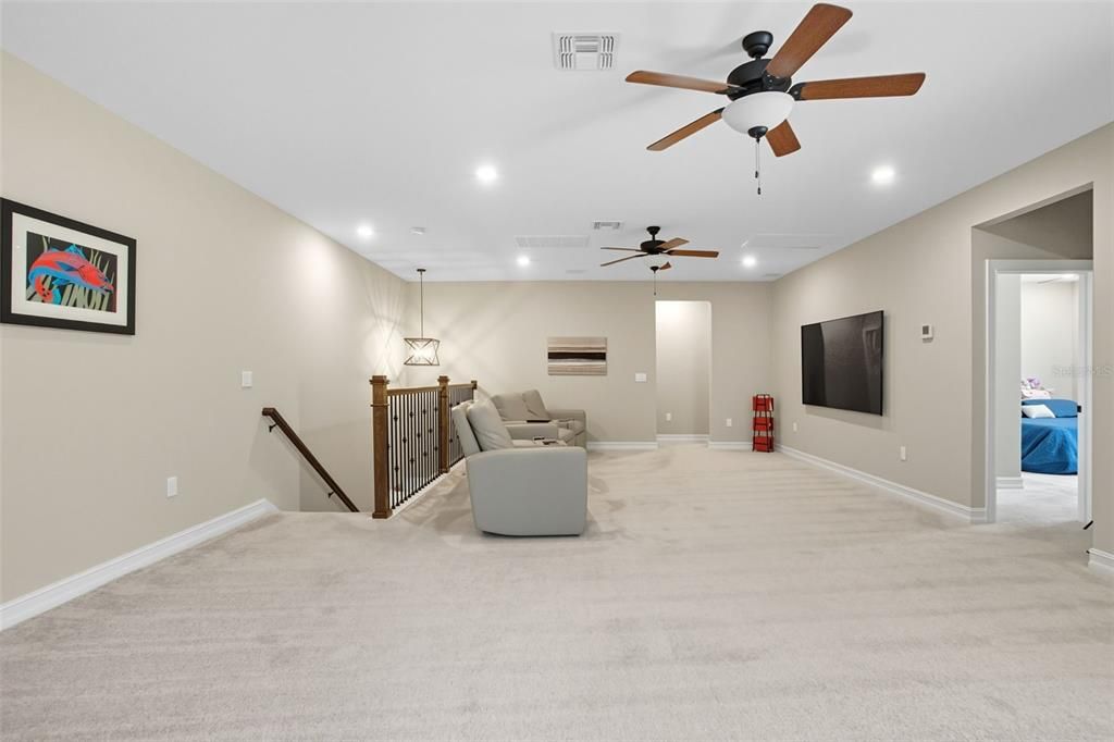 合同活跃: $995,000 (5 贝兹, 4 浴室, 3807 平方英尺)