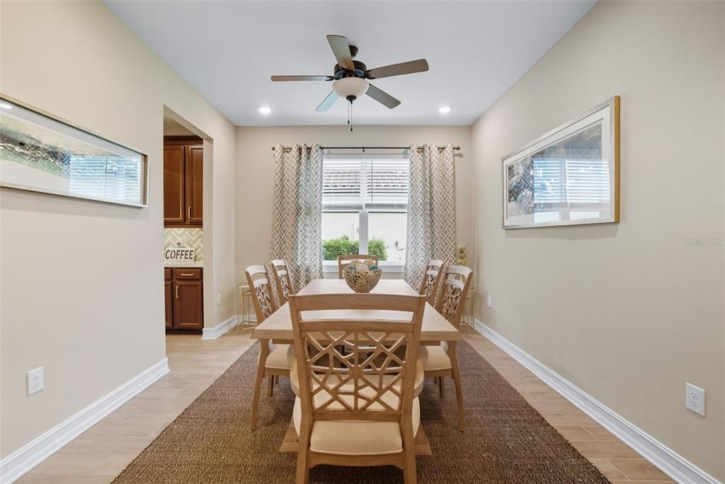 合同活跃: $995,000 (5 贝兹, 4 浴室, 3807 平方英尺)