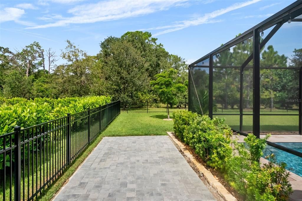 合同活跃: $995,000 (5 贝兹, 4 浴室, 3807 平方英尺)