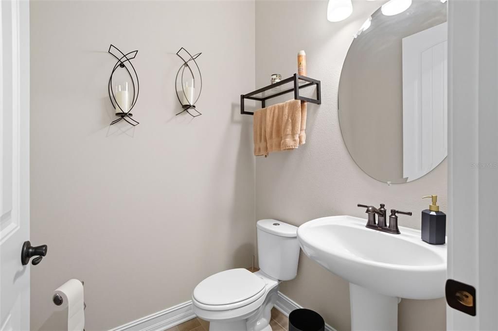 合同活跃: $995,000 (5 贝兹, 4 浴室, 3807 平方英尺)