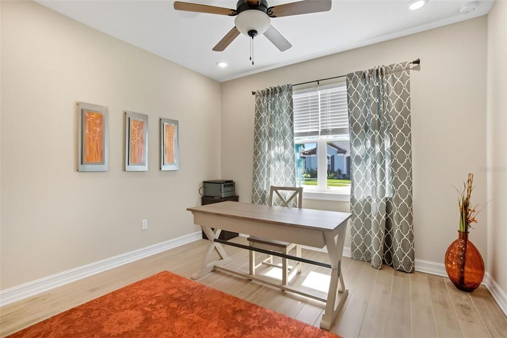 合同活跃: $995,000 (5 贝兹, 4 浴室, 3807 平方英尺)