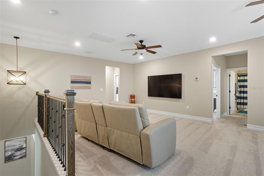 合同活跃: $995,000 (5 贝兹, 4 浴室, 3807 平方英尺)