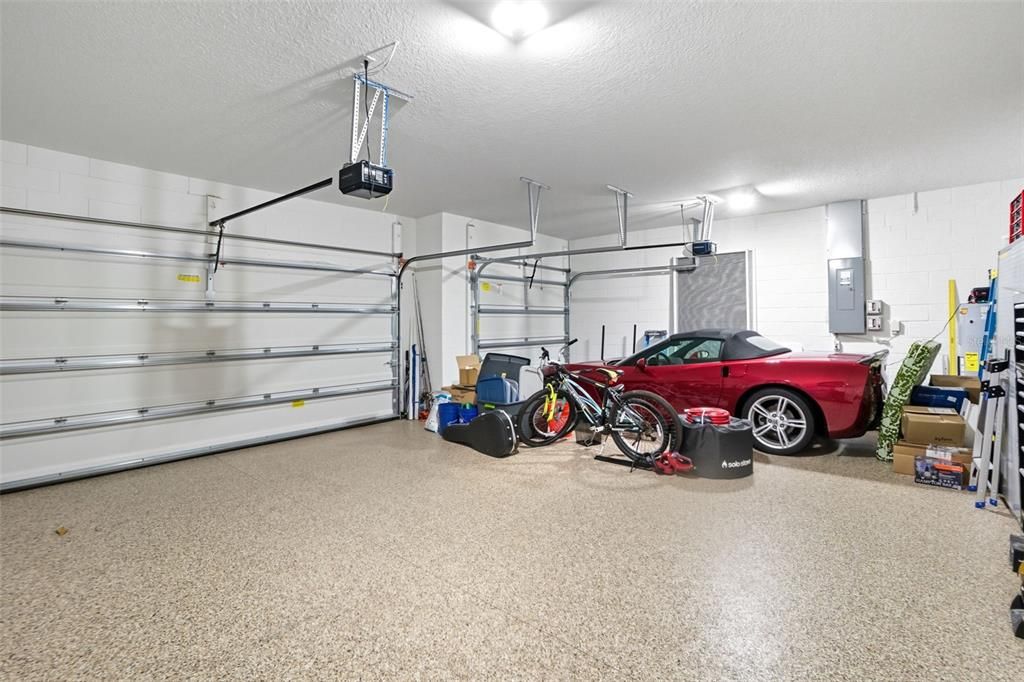 合同活跃: $995,000 (5 贝兹, 4 浴室, 3807 平方英尺)