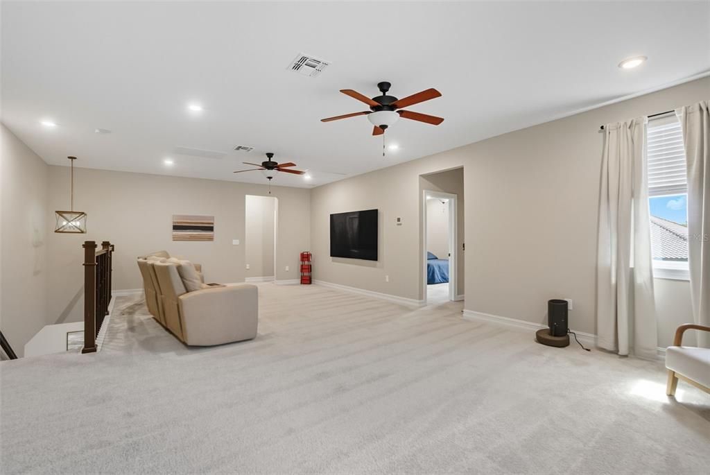 合同活跃: $995,000 (5 贝兹, 4 浴室, 3807 平方英尺)