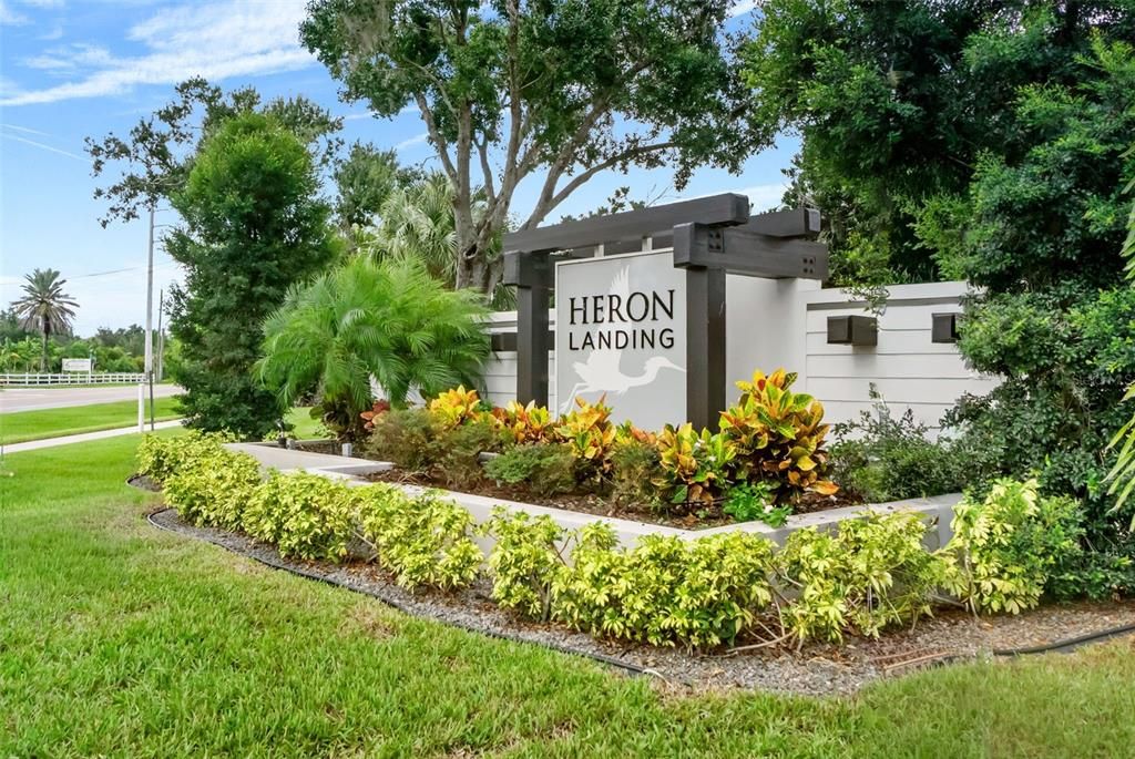 合同活跃: $995,000 (5 贝兹, 4 浴室, 3807 平方英尺)