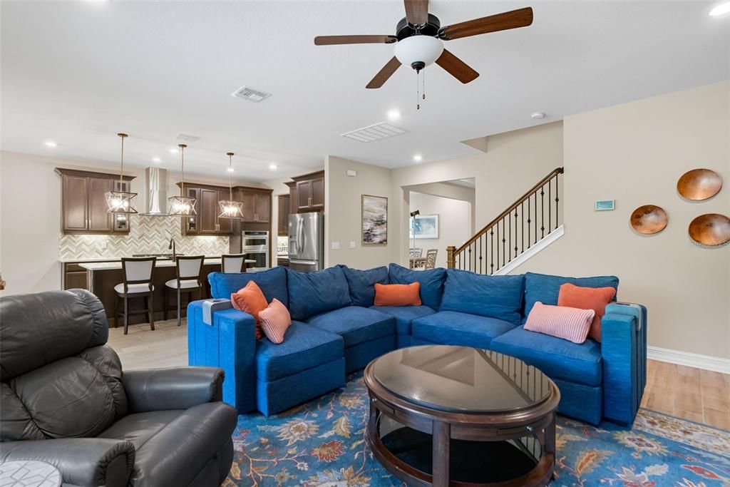 合同活跃: $995,000 (5 贝兹, 4 浴室, 3807 平方英尺)