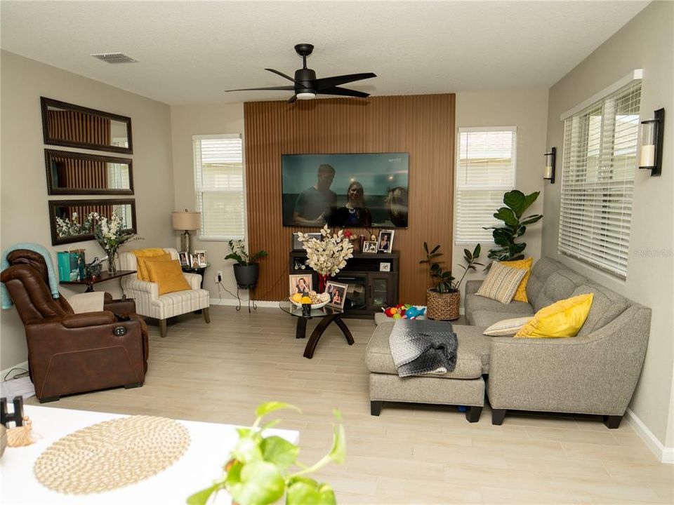 待售: $320,000 (3 贝兹, 2 浴室, 1702 平方英尺)