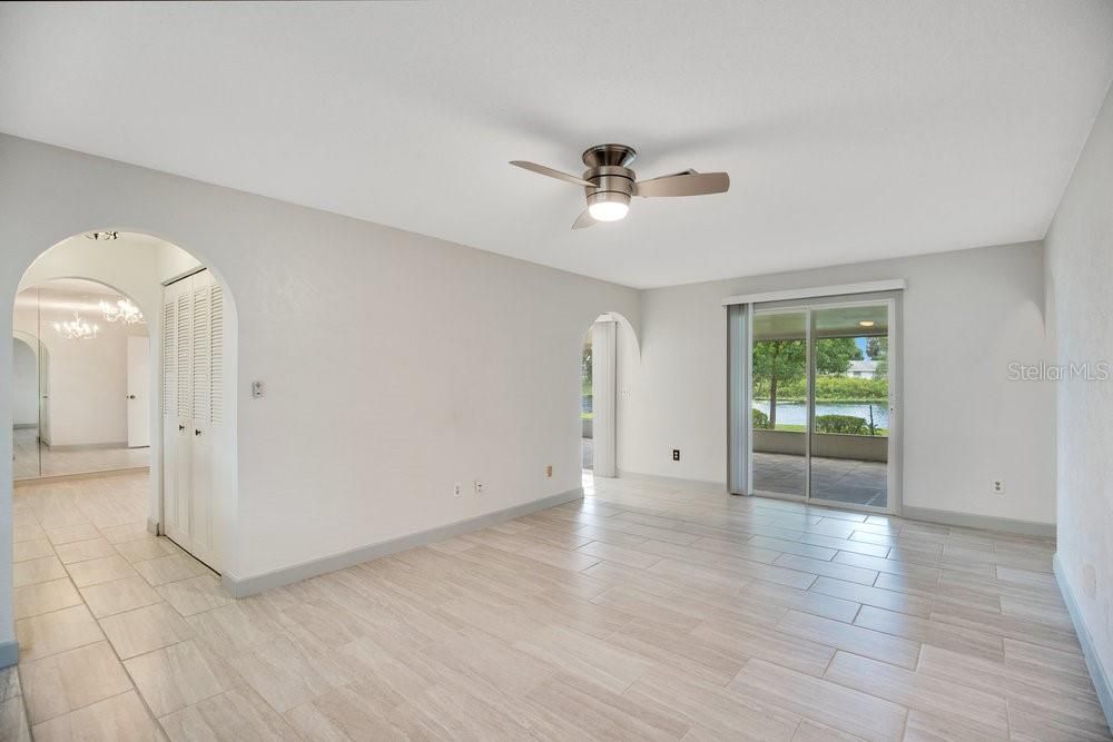 Active With Contract: $299,999 (2 beds, 2 baths, 1288 Square Feet)