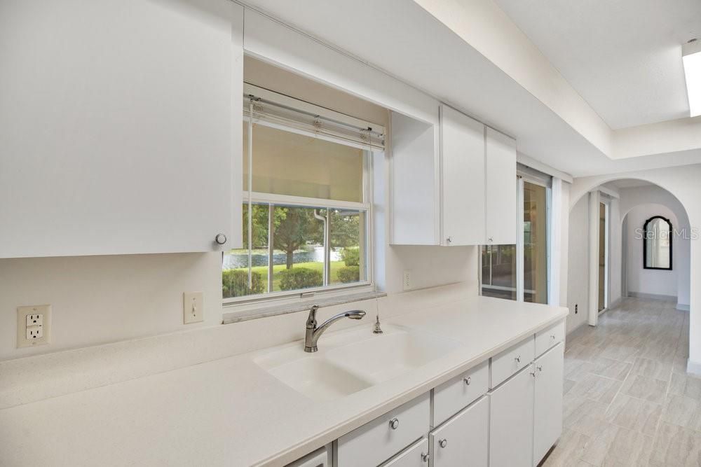 Active With Contract: $299,999 (2 beds, 2 baths, 1288 Square Feet)