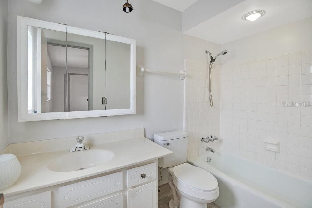 Active With Contract: $299,999 (2 beds, 2 baths, 1288 Square Feet)