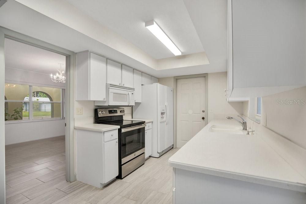 Active With Contract: $299,999 (2 beds, 2 baths, 1288 Square Feet)