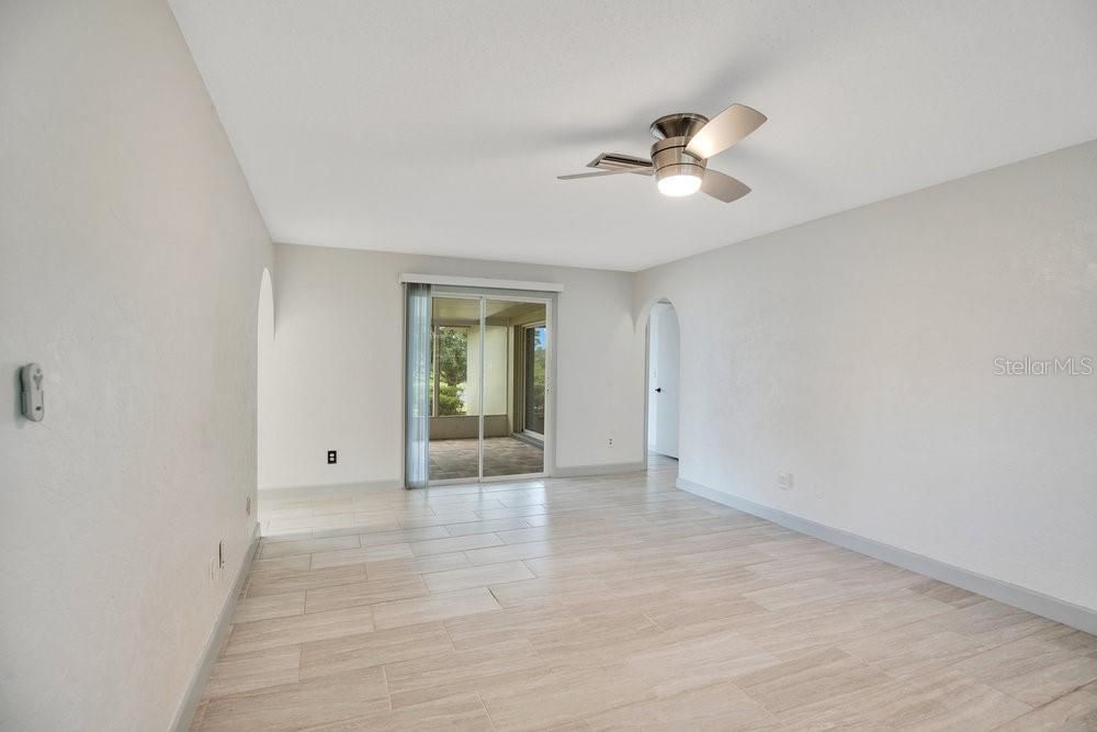 Active With Contract: $299,999 (2 beds, 2 baths, 1288 Square Feet)